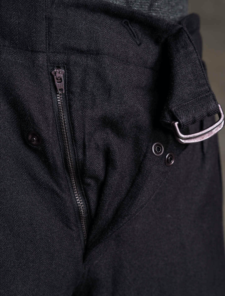 Motiv Mfg /モチーフ マニファクチャリング "Oblique Trousers”
