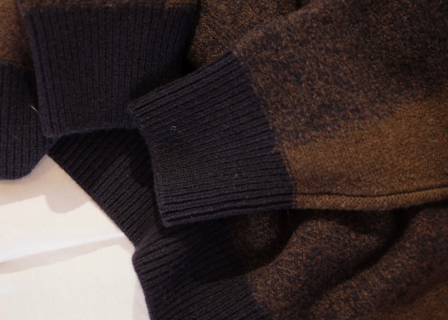 slopeslow / スロープスロー "bicolor crewneck sweater”