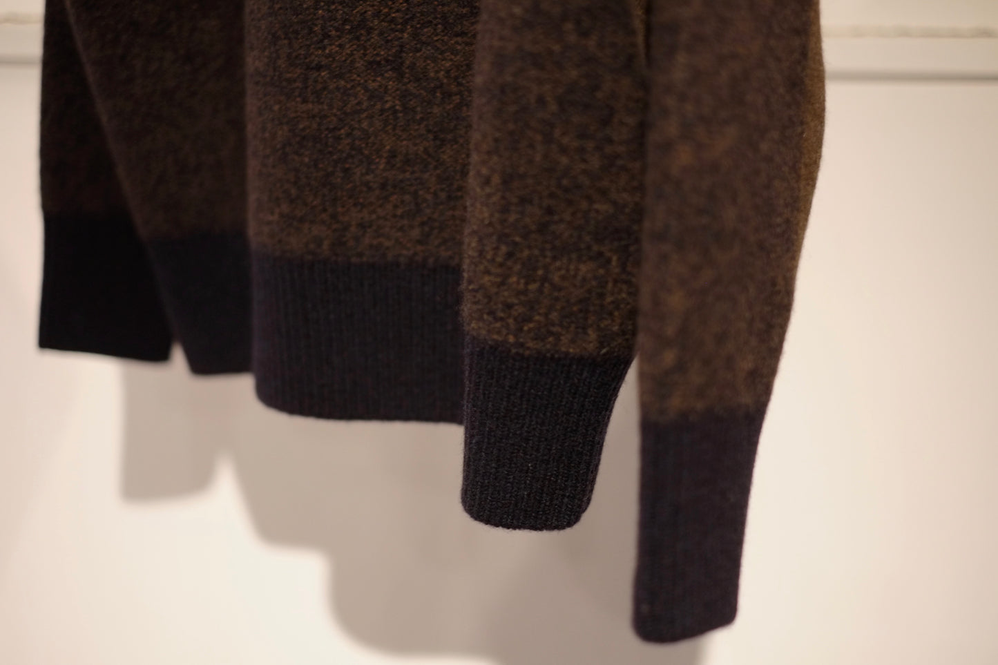 slopeslow / スロープスロー "bicolor crewneck sweater”