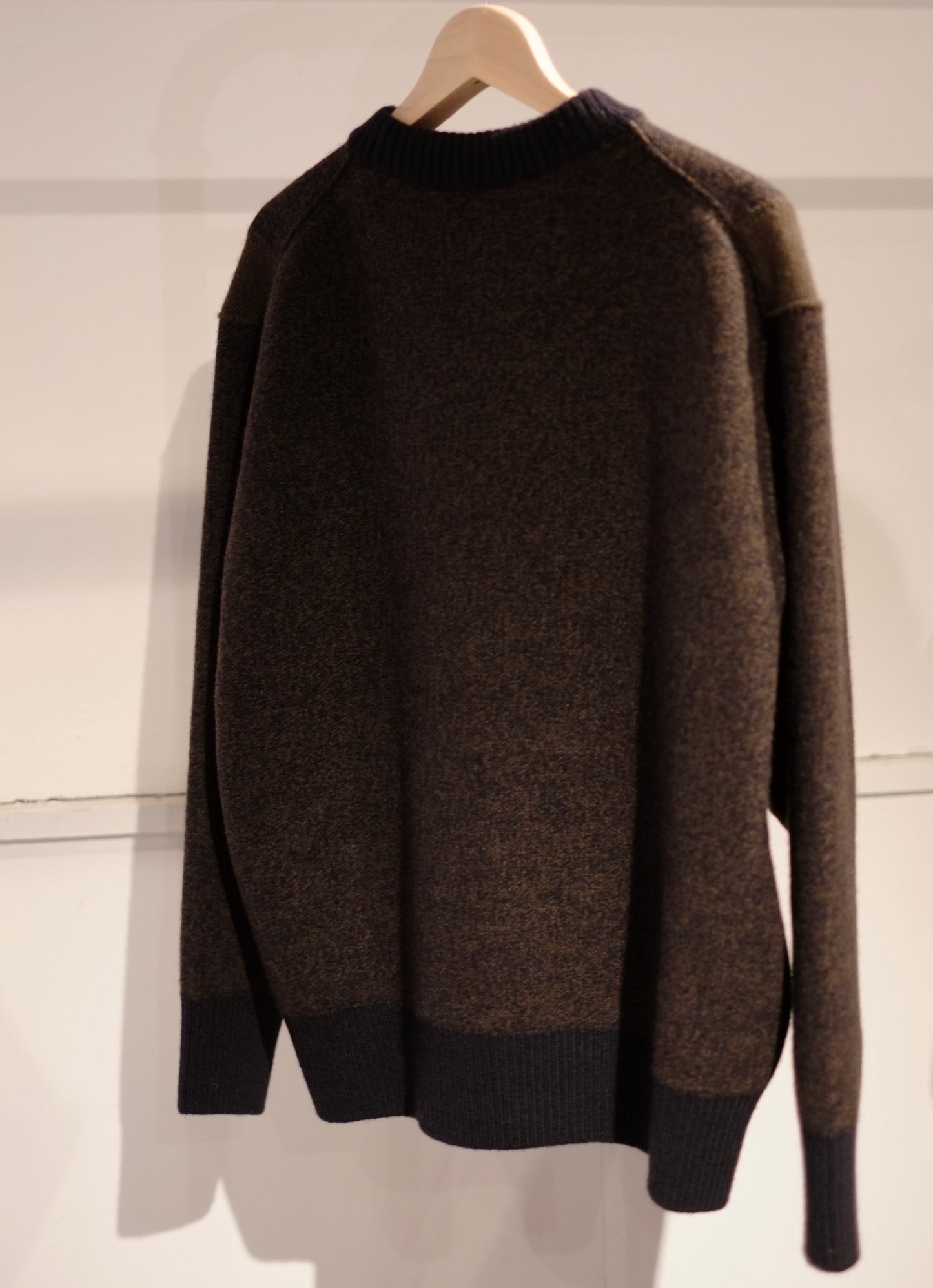slopeslow / スロープスロー "bicolor crewneck sweater”