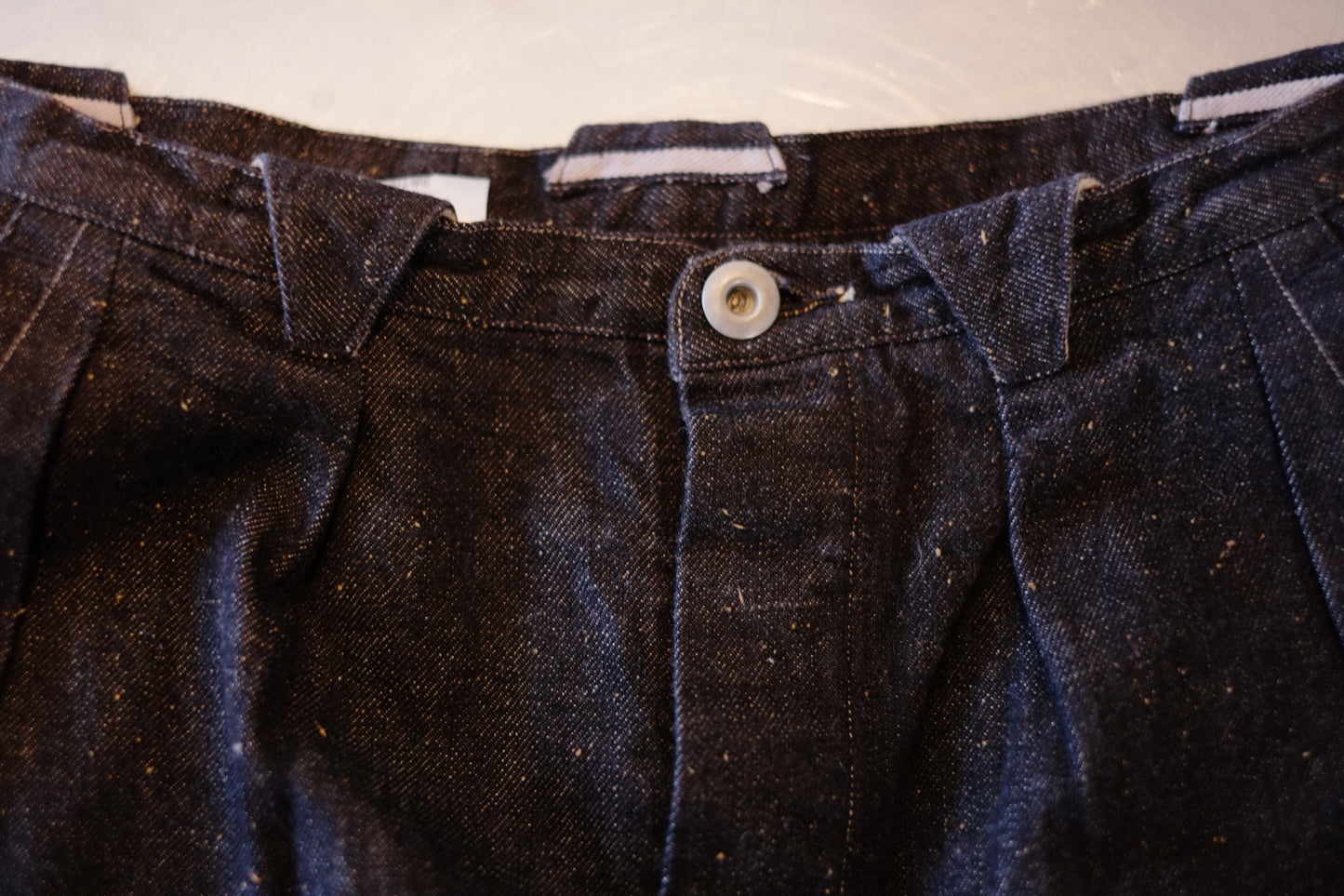 Motiv Mfg / モチーフ マニファクチャリング / "Pleat Denim Trousers"