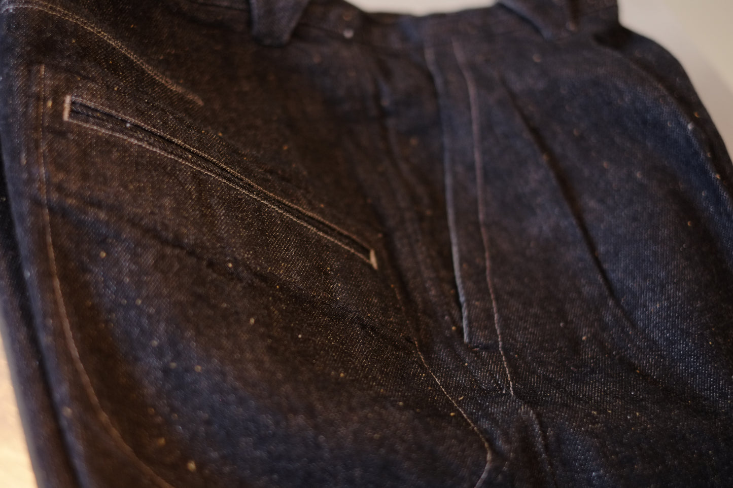 Motiv Mfg / モチーフ マニファクチャリング / "Pleat Denim Trousers"