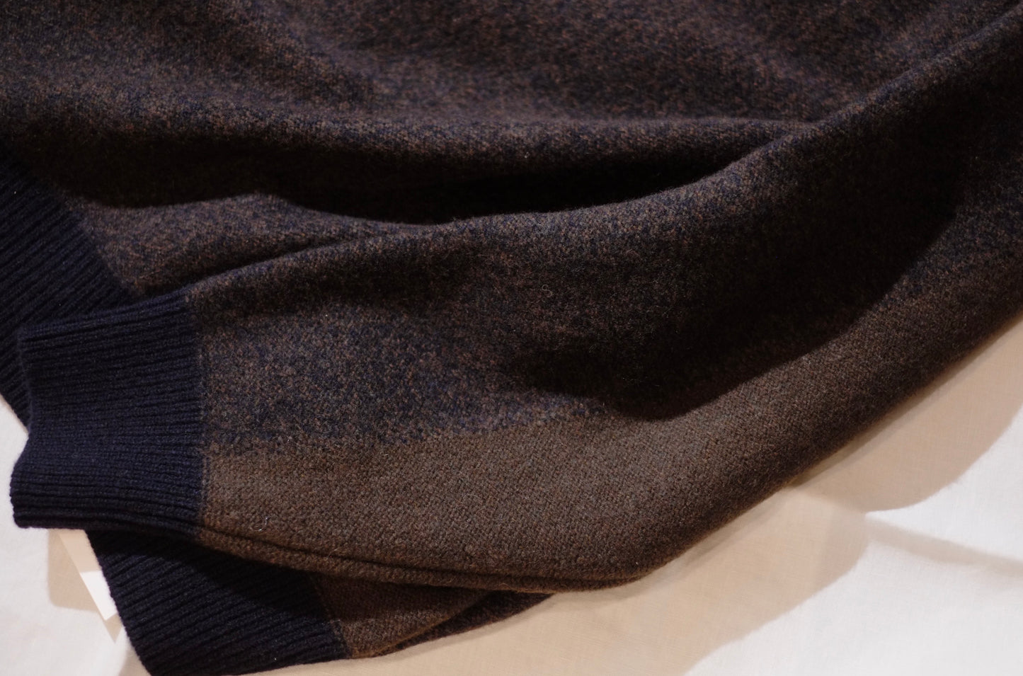 slopeslow / スロープスロー "bicolor crewneck sweater”