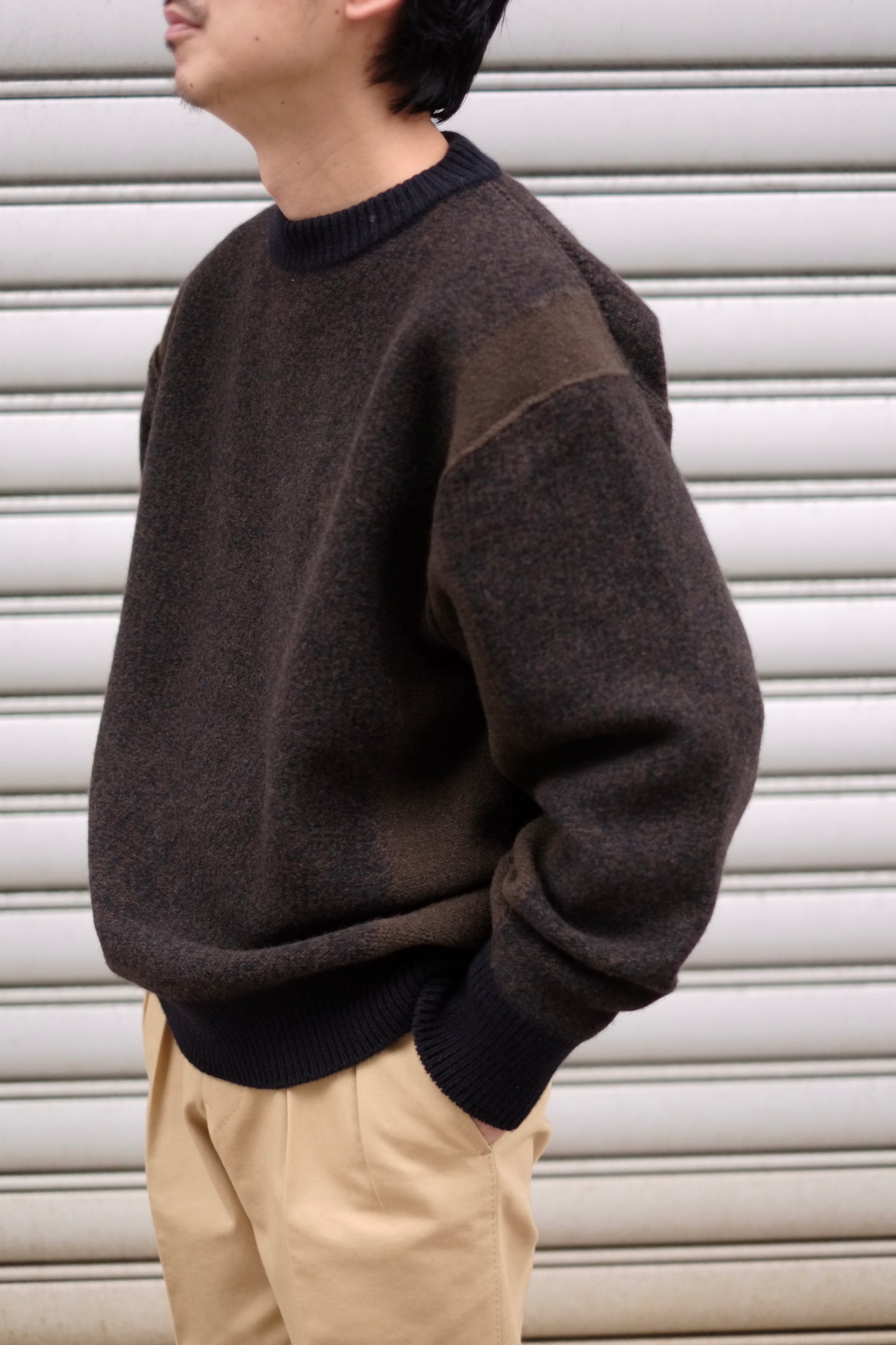 slopeslow / スロープスロー "bicolor crewneck sweater”