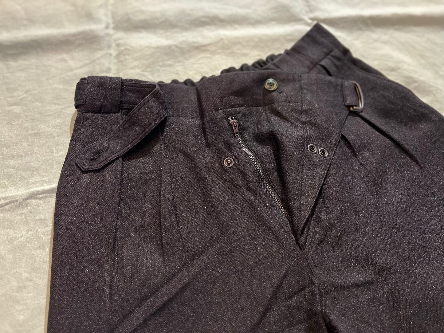 Motiv Mfg /モチーフ マニファクチャリング "Oblique Shorts”