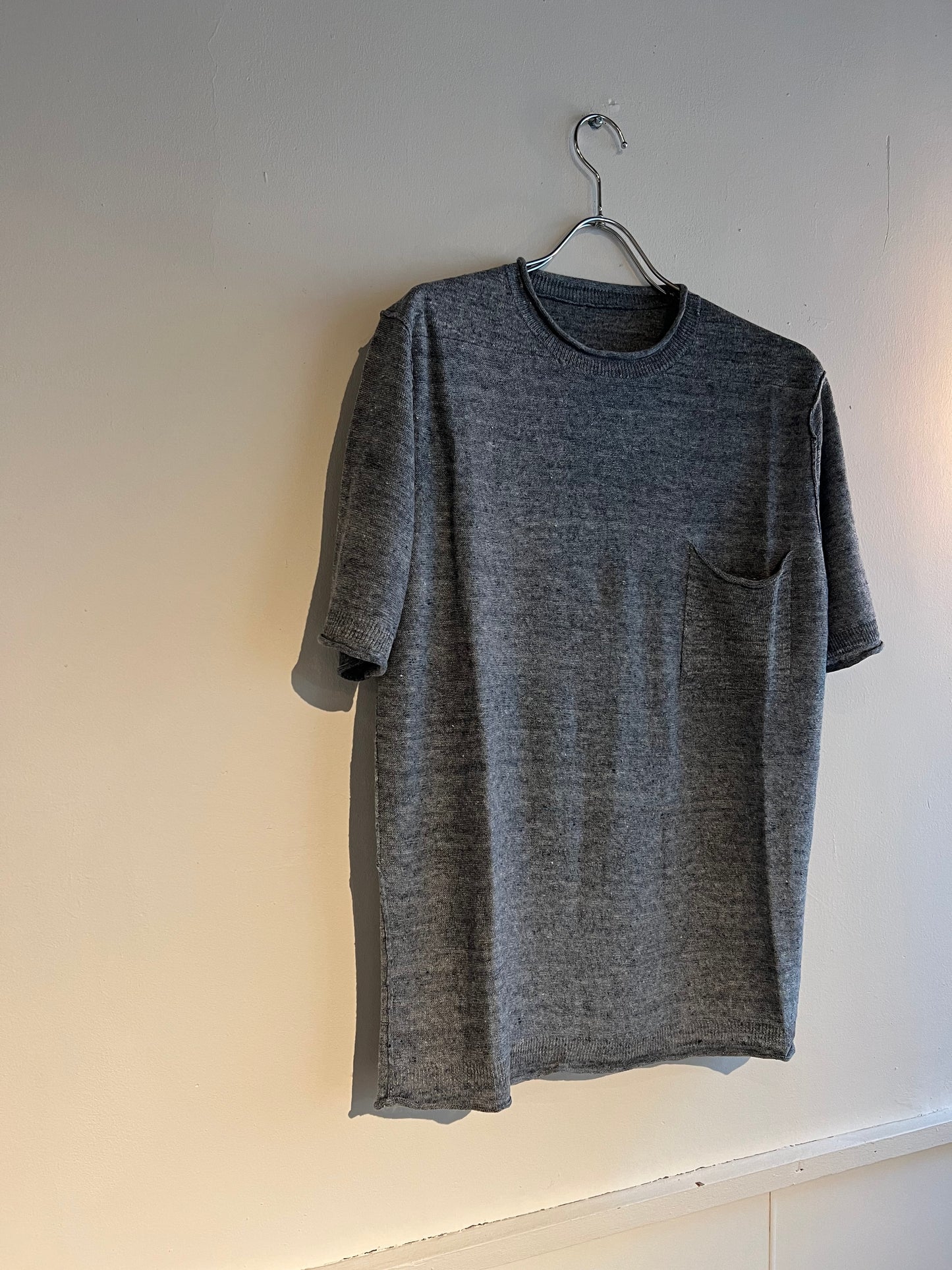 Motiv Mfg /モチーフ マニファクチャリング/ "Fully Fashined Linen Knit Tee"