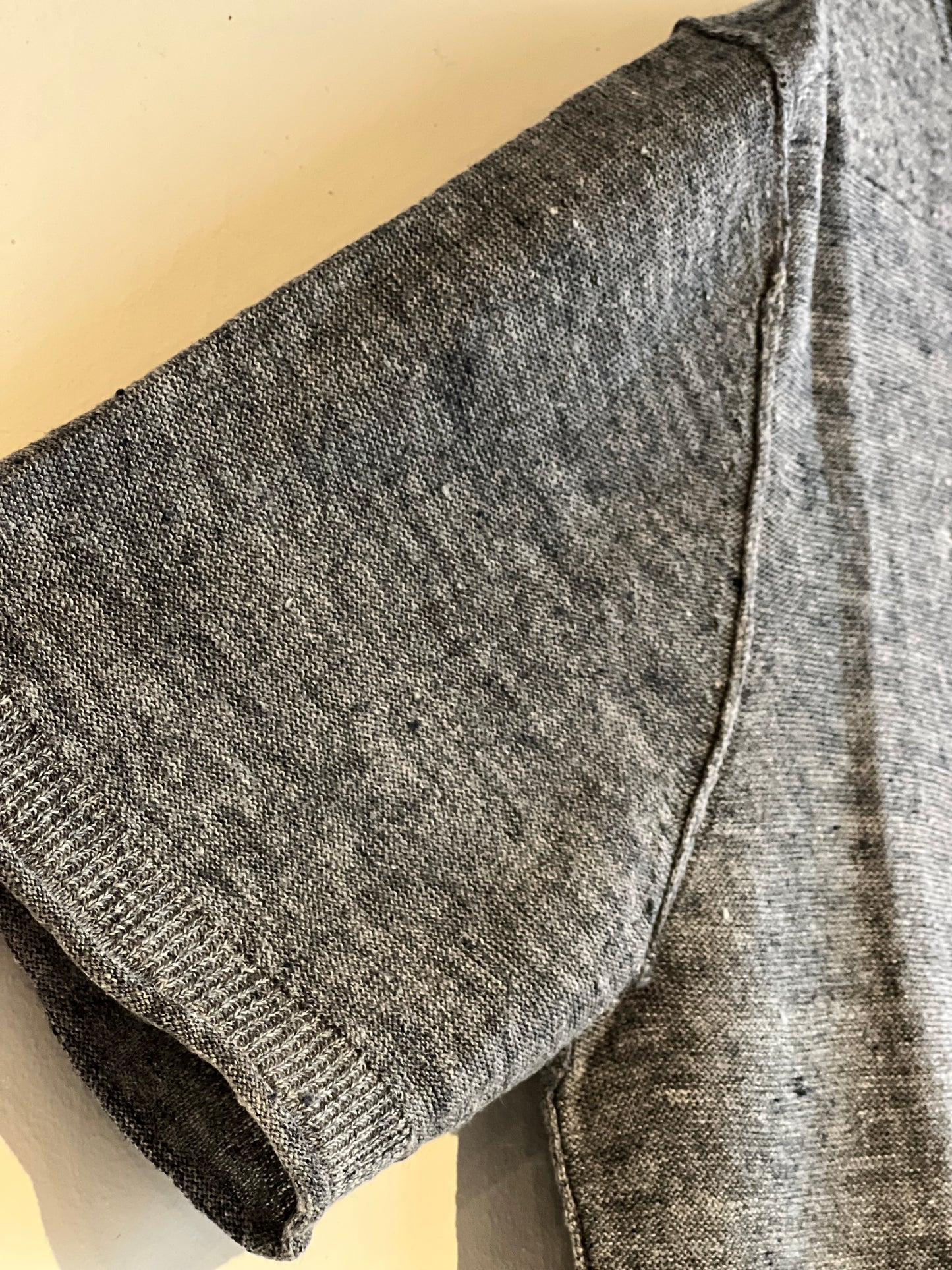 Motiv Mfg /モチーフ マニファクチャリング/ "Fully Fashined Linen Knit Tee"
