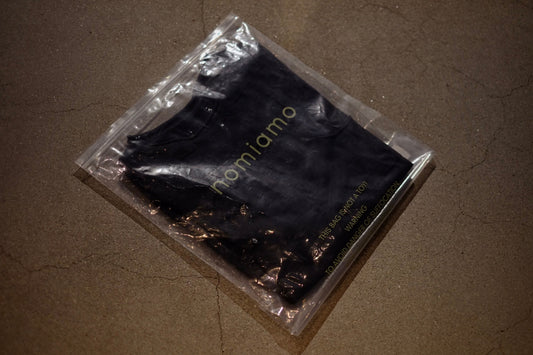 nomiamo - Essential T-shirt