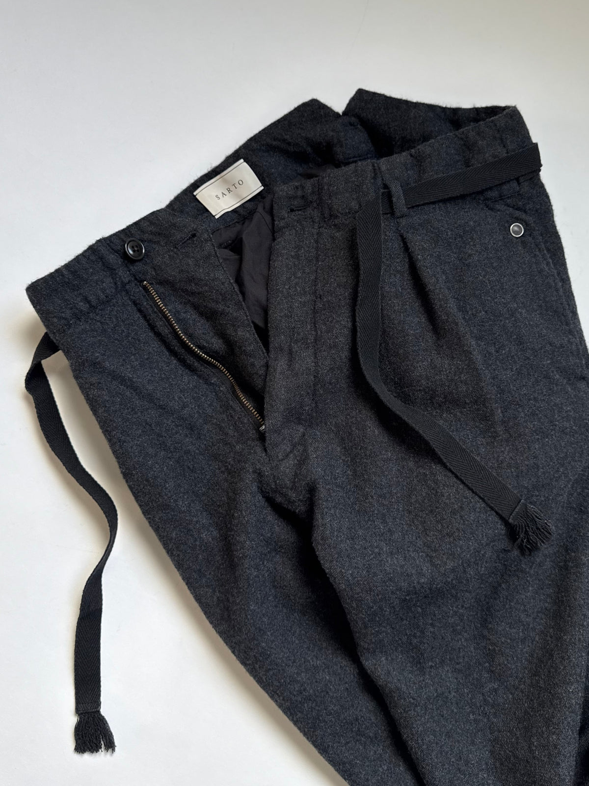 SARTO - FULLING WOOL BELTED TROUSERS