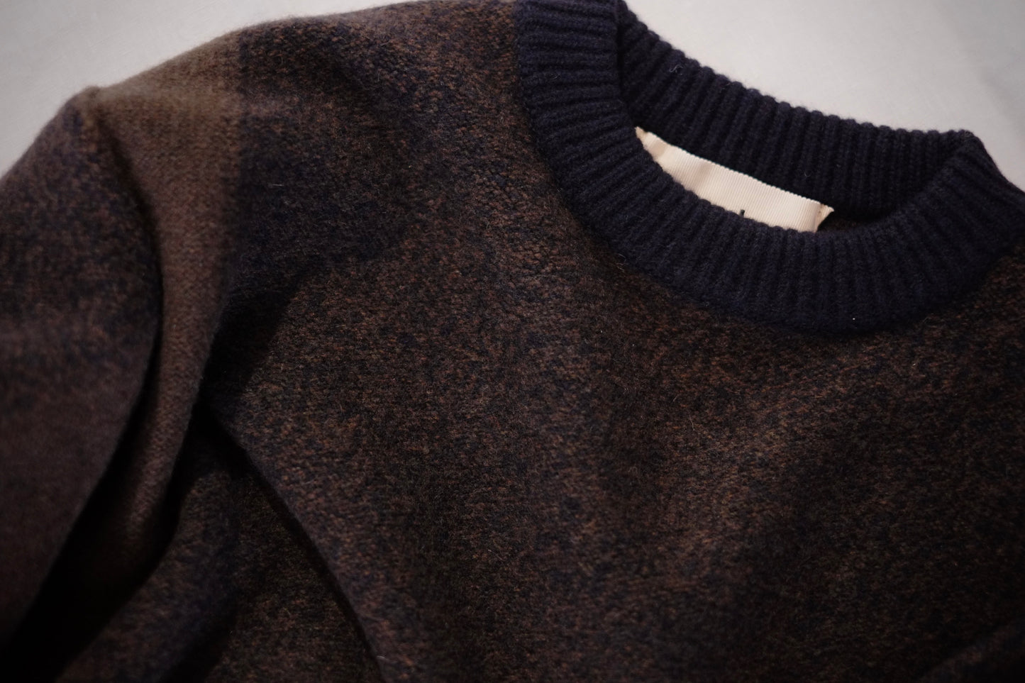 slopeslow / スロープスロー "bicolor crewneck sweater”