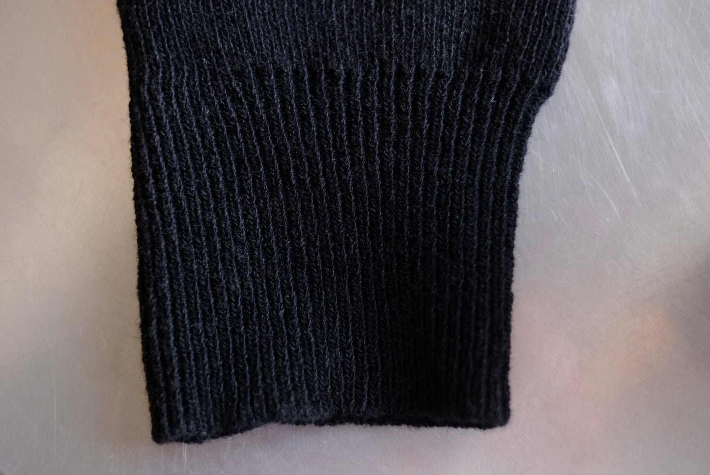 24AW slopeslow / スロープスロー "Cross V neck sweater"