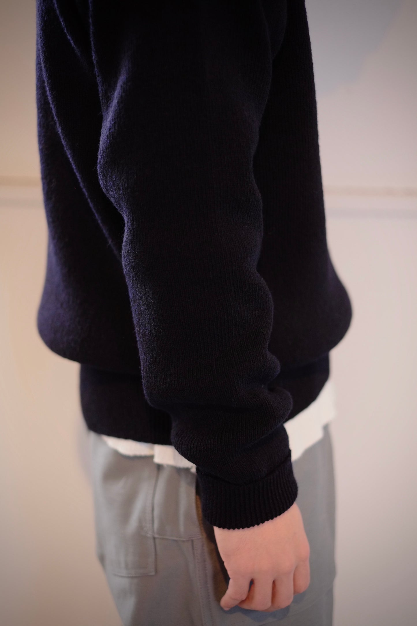 24AW slopeslow / スロープスロー "Cross V neck sweater"