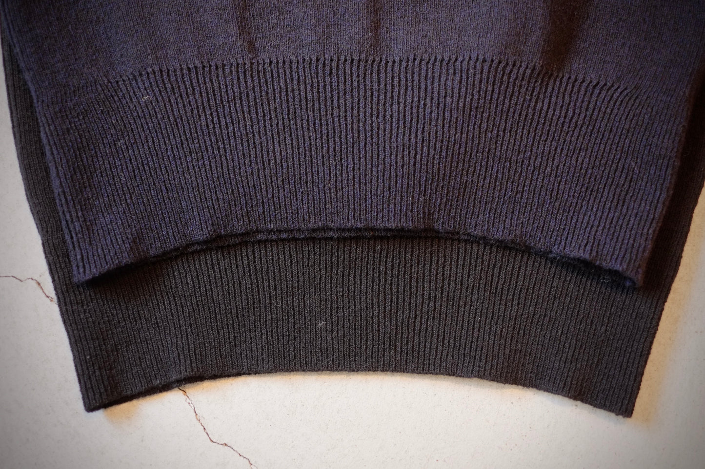 24AW slopeslow / スロープスロー "Cross V neck sweater"