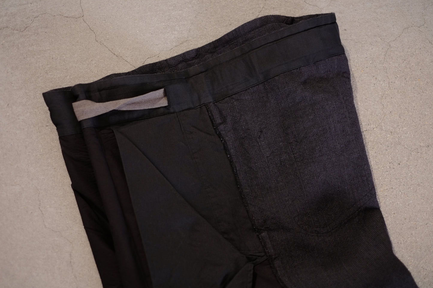 25SS Motiv mfg / モチーフマニュファクチャリング  "Free Pleats Trousers"