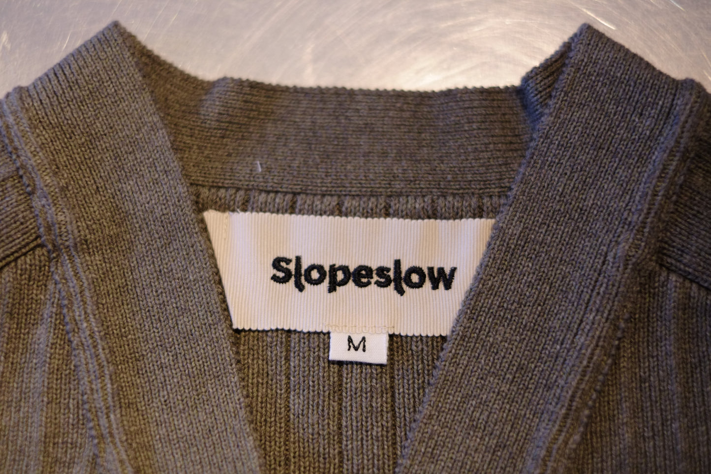 slopeslow / スロープスロー "Cross Vneck Sweater”