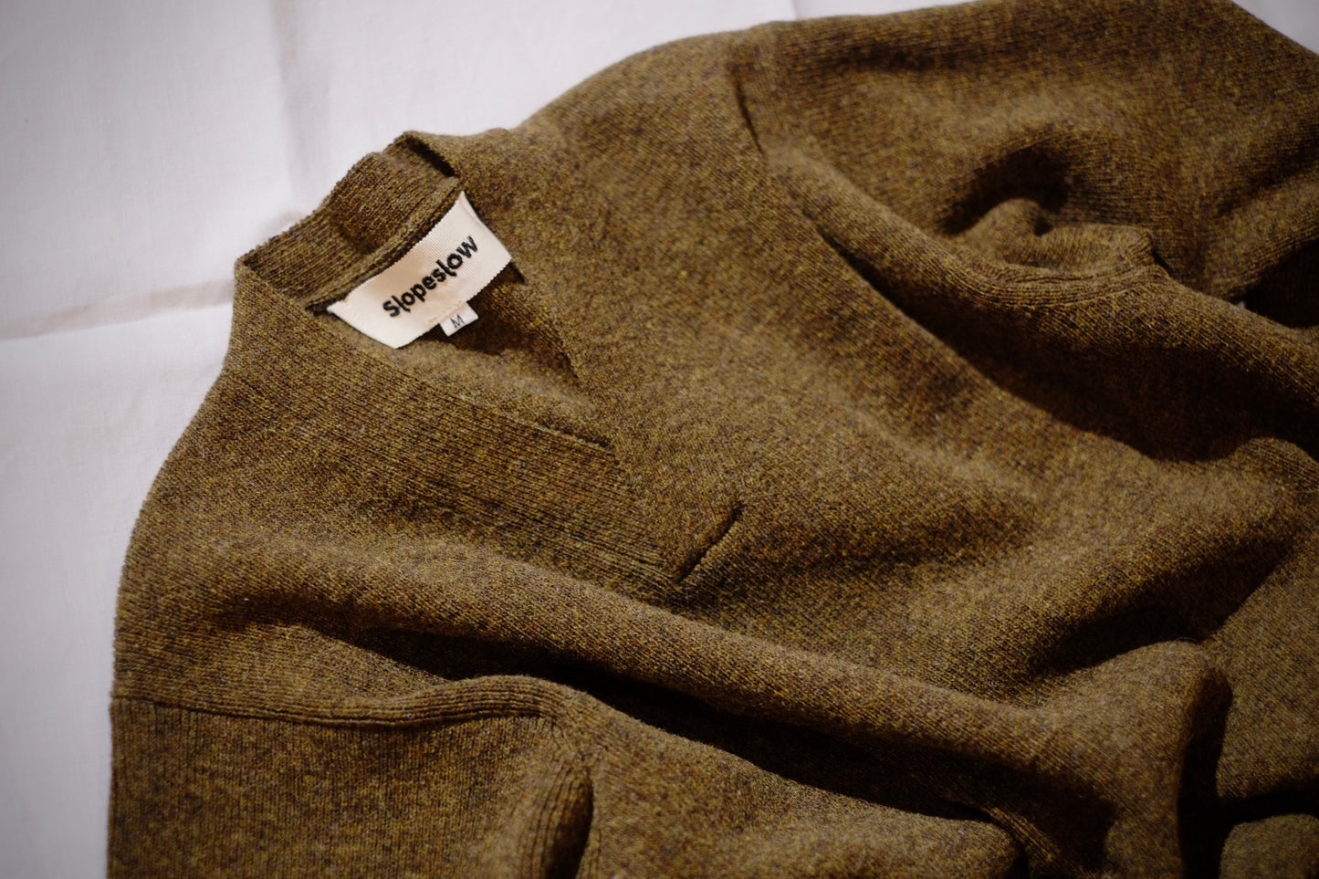 slopeslow / スロープスロー "Cross V neck sweater Hard twist shetland wool”