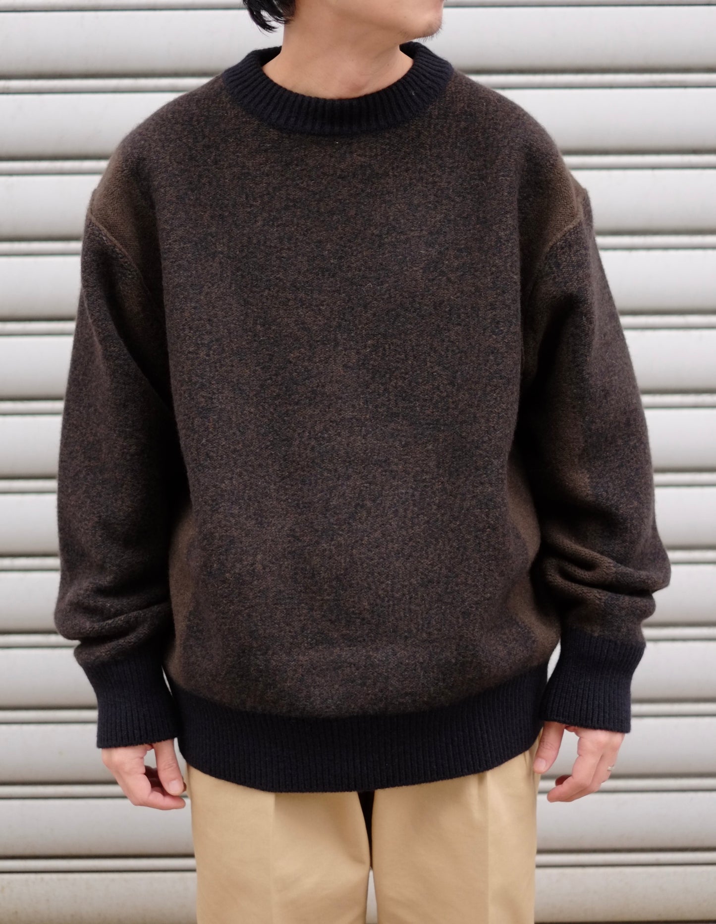 slopeslow / スロープスロー "bicolor crewneck sweater”