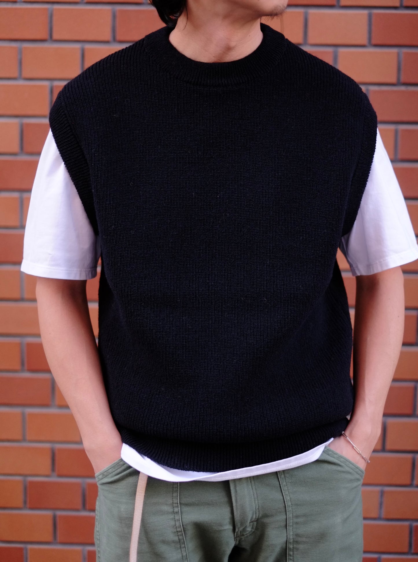 slopeslow / スロープスロー “Crew neck vest”