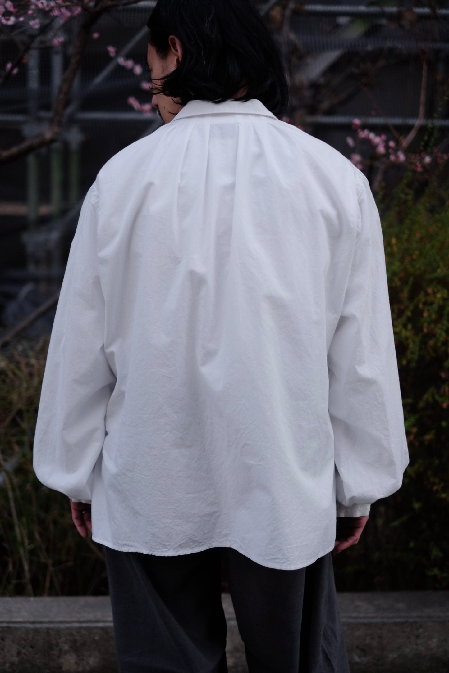 25SS SARTO / サルト  “TUCKED SLEEVE EMBROIDERY BLOUSE”