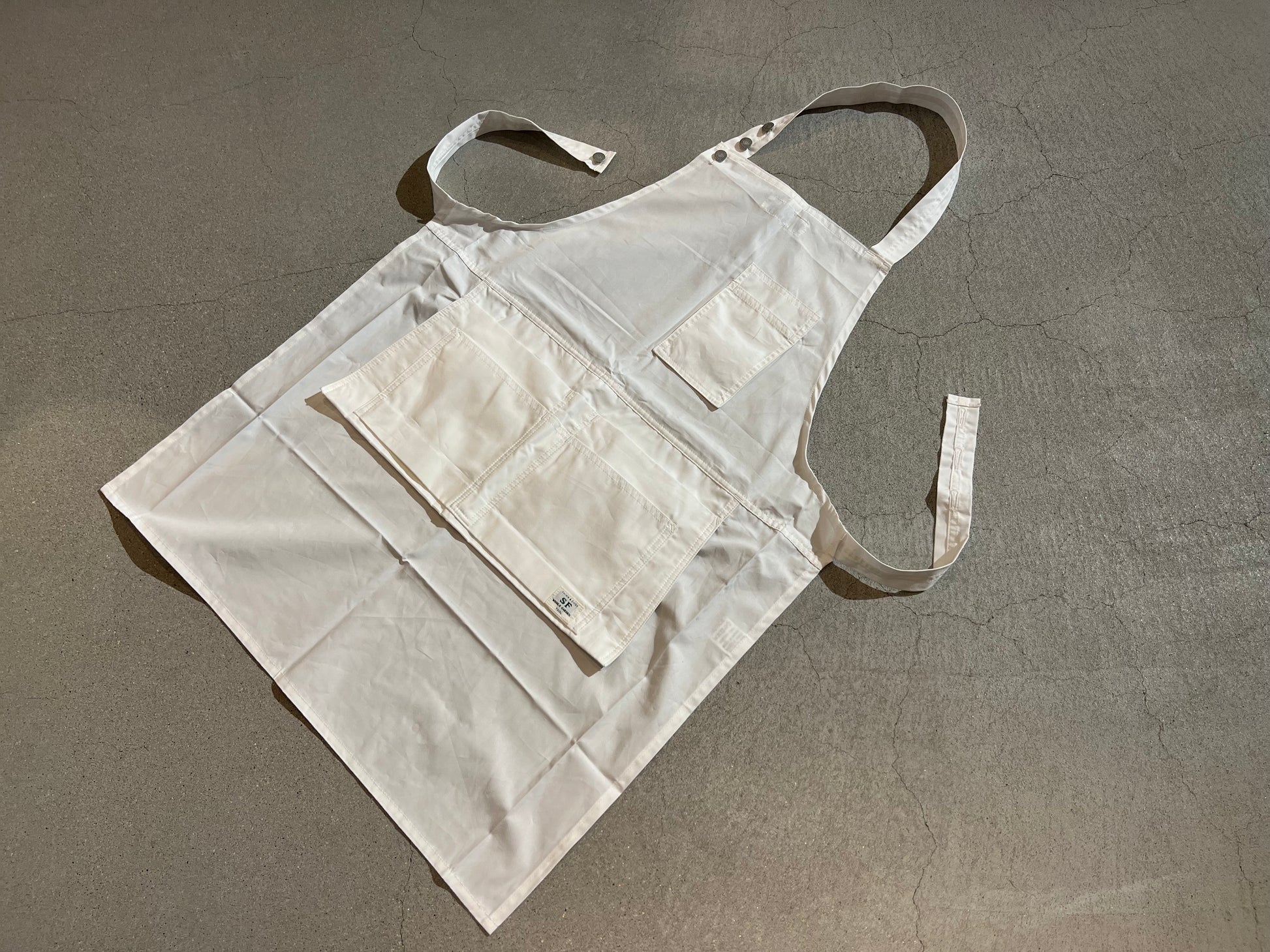 ササフラス Landscaper Apron ホワイト エプロン セールsale SASSAFRAS - Landscaper Apron – CREUSEURS