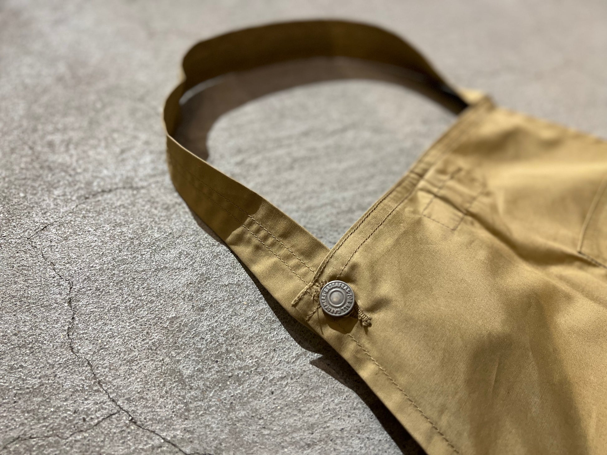 SASSAFRAS - Landscaper Apron – CREUSEURS SASSAFRAS - Landscaper Apron – CREUSEURS