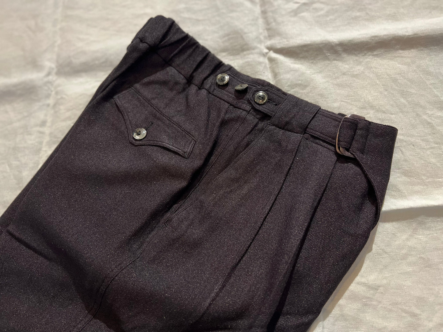 Motiv Mfg /モチーフ マニファクチャリング "Oblique Shorts”